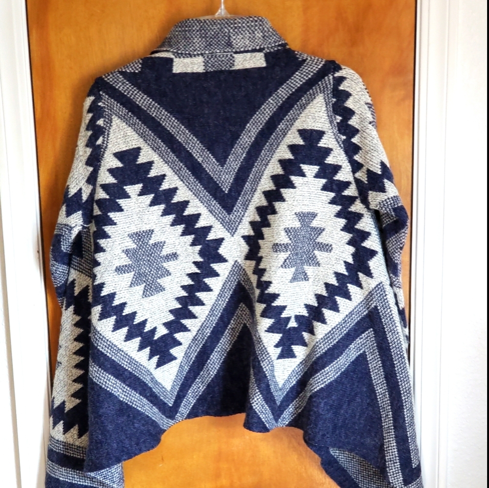 NWT In Style Navy Sweater Asymmetrical hem